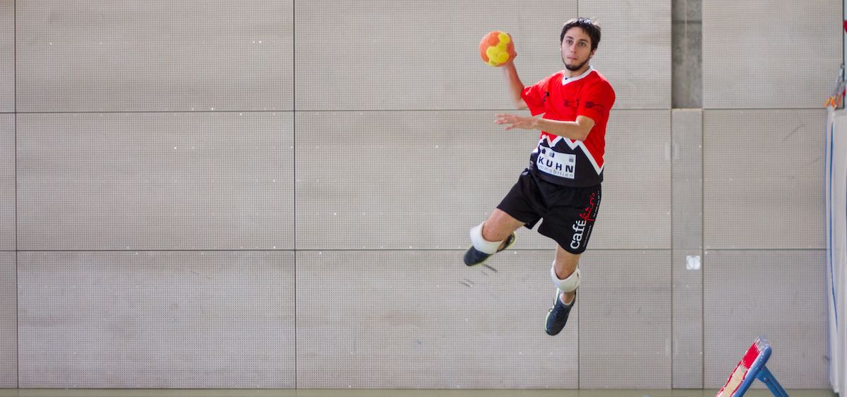 David about to shoot on a tchoukball frame, playing with Bern